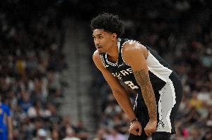 11中7得到17分!哈珀:我是赢球型球员 60胜不可思议