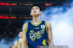 22分8板4助！媒体人：今晚王洪泽倾其所有 小老虎打出生涯之夜！