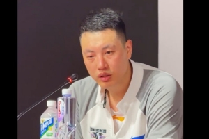 15分11板！翟晓川：没太去想自己的数据 就是尽可能做好自己