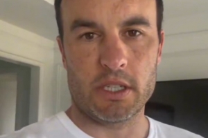 中年男人的痛！太阳报：多次植发失败，美国球星多诺万选择戴假发