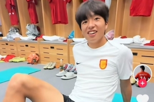 赛前黄希扬教李镇全防米特里策：脾气有点怪 碰到身体好的不得行