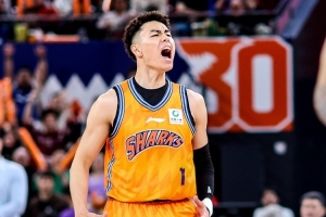 专注得分！李添荣半场3记三分球拿下12分 无其他有效数据