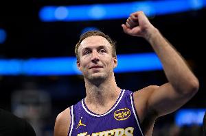 NBC预热湖人下场打勇士 两支球队封面人物是肯纳德和库里