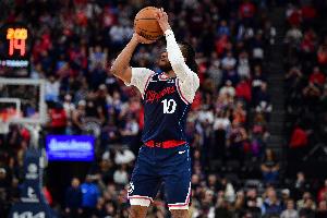 加兰代表快船出战时12胜5负 场均20.4分6.4助1.1断 正负值+7.5