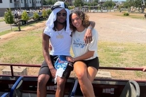 相聚洛杉矶！卡森谈女友疯三夺冠：看到她实现梦想 真让人高兴