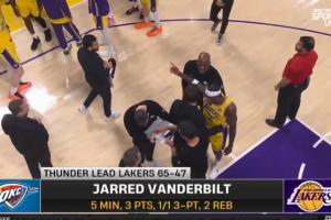 口角后被雷迪克DNP！范德彪未接受采访直接离开了球馆！