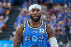 北京后场双枪各打两节好球！杰曼半场21分 陈盈骏末节掌控局面