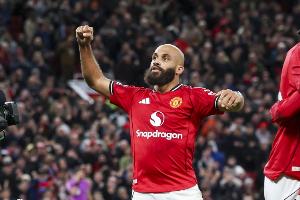 姆伯莫：马奎尔是球队至关重要的领袖，我们都为他的续约感到开心