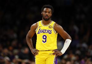 很努力但状态不佳！布朗尼9中2拿4分2板2助1断 中投三不沾&秀暴扣