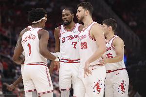 小贾巴里：我们一开场就落后时没有慌乱 这是非常大的进步