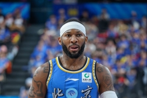 火力全开！杰曼10中7砍半场最高21分外加3助 三分6中5