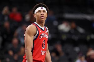 冲劲十足！费尔斯半场14中7砍下20分4板 罚球5中5