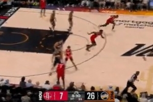 灾难！杜兰特边线发球送给前队友伊戈达罗 后者反击笑纳空篮
