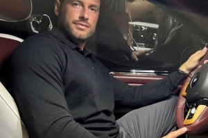 太阳报：自称亿万富翁，一名商人声称正竞购切尔西多数股权