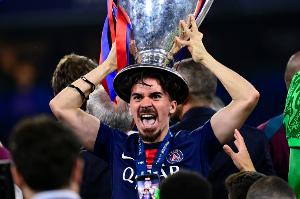 巴黎真核！维蒂尼亚本赛季1264次传球+1407次触球，均为欧冠最多