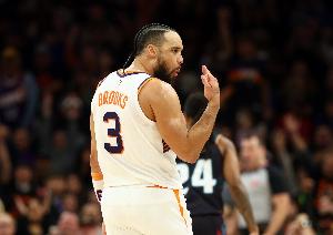 重拳出击！狄龙22投11中&三分5中4 砍下28分5板3助&零失误