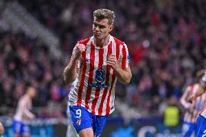 瑟尔洛特职业生涯14次面对巴萨打进7球，近4球都是替补登场打进