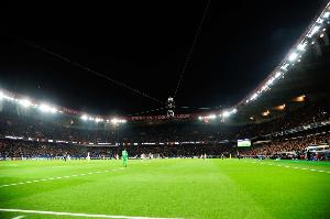 独苗！本轮欧冠主队共计1胜3负，仅巴黎在主场取得胜利