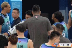 宁波男篮现场观众向主队球队席投掷烟盒杂物 被核减联赛经费3万