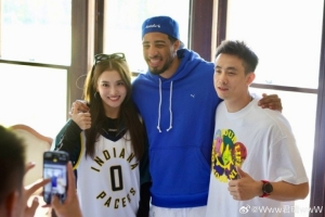 同为彪马代言人！赵继伟兑现承诺上脚哈利伯顿球鞋 两人温情互动