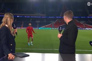 欧冠被斯洛特摁替补！萨拉赫赛后未接受杰拉德采访，礼貌握手致意