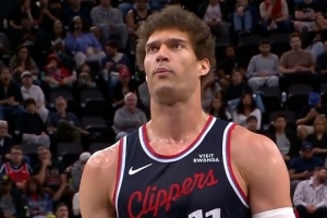 这可不多见！大洛造成杀伤 各种做罚球准备工作&但两罚全丢