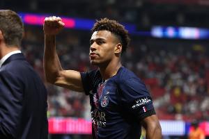 在正式比赛中，巴黎圣日耳曼在杜埃破门的情况下保持全胜