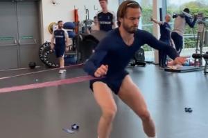 季前赛遭ACL！麦迪逊更新恢复训练视频，两腿肌肉差距明显引热议