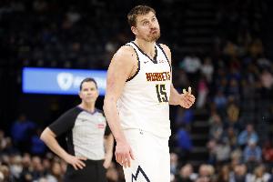 不到两节半！约基奇已经拿到10分10板10助经济三双