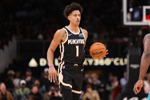 鹰王失准！杰伦·约翰逊16投仅4中得12分 三分5中0&最后6犯离场