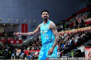 攻防俱佳！米奇20中11砍下30分22板大号两双 外加6助3断3帽