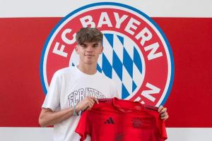 图片报：卡尔受伤，拜仁小将德拉罗韦雷可能很快迎来一线队首秀