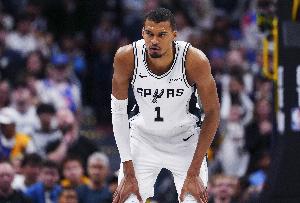 文班:今天如果不适就会把时间限制在20分钟内 若缺战掘金不意外