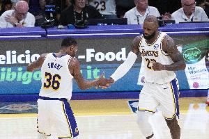 雷迪克：斯玛特&肯纳德&詹姆斯要共同分担持球任务 负责梳理进攻