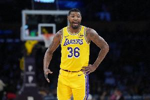 雷迪克:斯马特今天将受到出场时间限制 会利用下周提升其状态