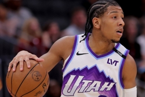 效率很高！肯尼迪·钱德勒和贝兹·姆本上半场各17分 合计22中15