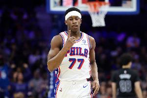 填满数据栏!埃奇库姆半场出战19分钟 拿到10分4板3助3断1帽