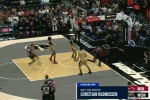 积极性拉满！维金斯反击不中 凯沙·约翰逊长途奔袭飞身补扣