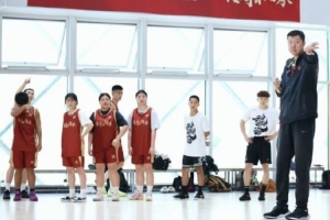 中国篮球名人堂公益训练课 王治郅&巴特尔&吴庆龙以经验传承热爱