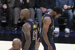 将火箭钉在第五！湖人锁定西部前四&仍有机会争第三