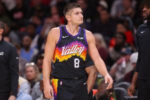 左腿筋伤退！阿伦仅打12分半7中2拿到8分4板1助1断