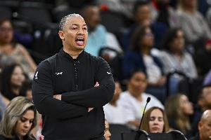 卢谈关键卡位战：通常赛前不会和队员说什么 但今天会破例