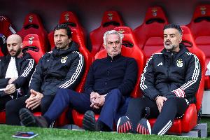 马卡报：本菲卡落后榜首7分，穆帅可能联赛不败但无缘冠军