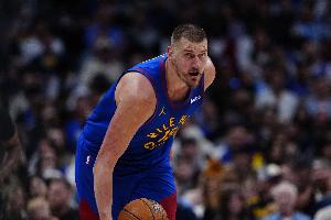 皮尔斯：约基奇同时领跑篮板&助攻比砍100分还难 MVP讨论该更激烈