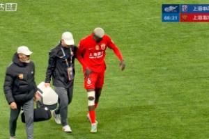 难...海港连伤3人，克劳德大腿内侧拉伤也被换下，武磊替补登场