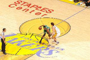 皮尔斯：湖人搬到洛杉矶前的5冠不该算他们的 那我凯就领先6冠了