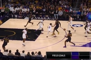 顺水推舟!詹姆斯写意背传 八村塁三分洞穿篮心