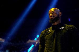 沃西：詹姆斯比场上任何人都更有经验进攻手段更丰富 球商也更高