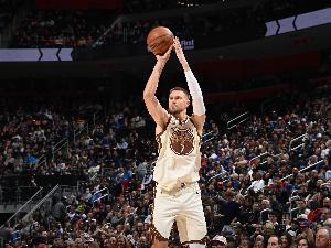 手感一般场上效果不错！波津12中4拿到11分7板 正负值+11全队最高