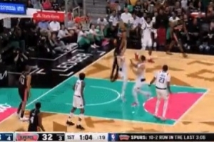 太恐怖了!文班亚马拿球一条龙直接暴起单臂劈扣